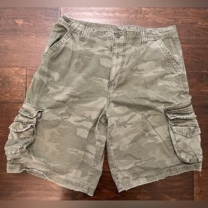 Vintage Men’s No Boundaries Green Camo Cargo Shorts- Size 36